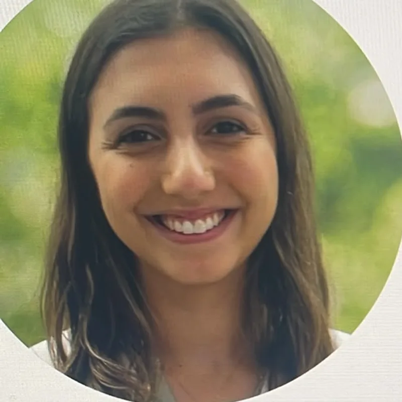 Javiera Agouborde Kuncar, Médico Dermatólogo en Dermaclínica